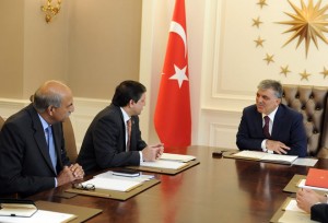 Turkish President Abdullah Gul welcoming President of Pakistan’s Special Envoy and Minister of State/Chairman Board of Investment Mr. Saleem H. Mandviwala at Ankara on 17 October 2012.