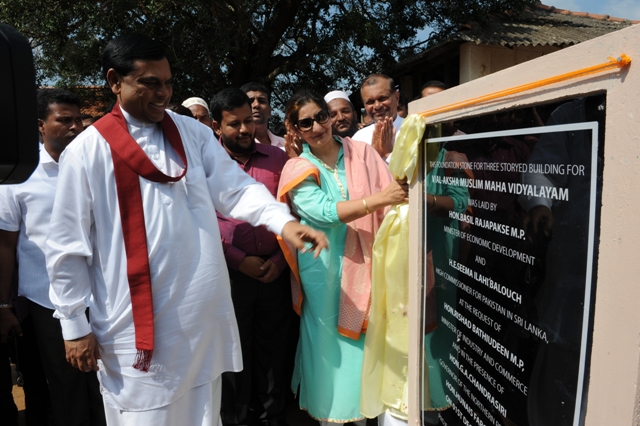 HE Seema Ilahi Baloch unvailing the fountaion stone plaque along with Minister Basil Rajapksa and Minister Rishad Badiuddin